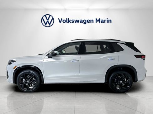 New 2026 Volkswagen Tiguan SE R-Line image 2