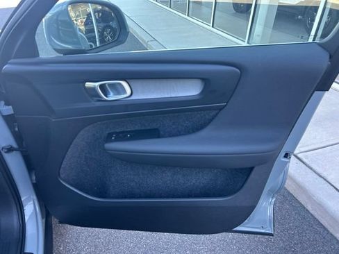 Certified 2025 Volvo XC40 B5 Plus AWD/4WD image 14