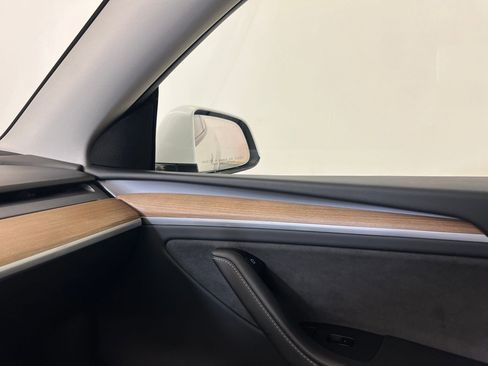 Used 2025 Tesla Model Y Performance image 28