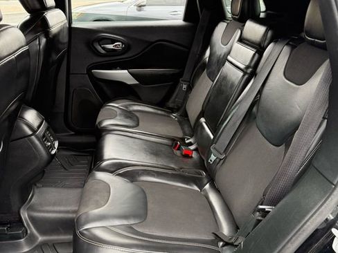 Used 2018 Jeep Cherokee Latitude Plus w/ Cold Weather Group image 10