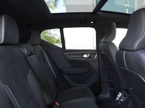 Used 2023 Volvo XC40 Recharge Plus image 27