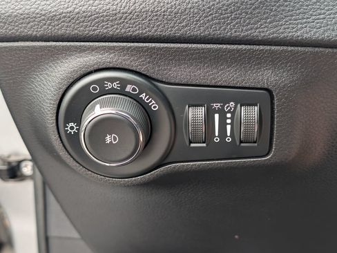 Used 2020 Jeep Compass Latitude w/ Safety & Security Group FWD image 32