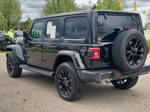 Used 2025 Jeep Wrangler Unlimited Sahara AWD/4WD image 3