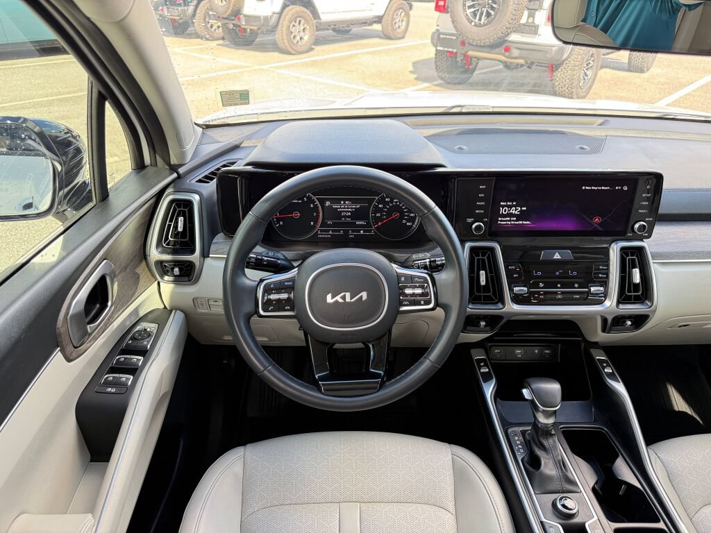 Used 2023 Kia Sorento EX w/ Panoramic Sunroof Package FWD image 14