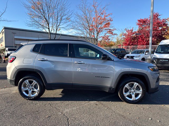 Used 2023 Jeep Compass Latitude AWD/4WD image 17
