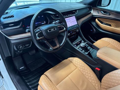 Used 2025 Jeep Grand Cherokee L Summit w/ Advanced Protech Group IV AWD/4WD image 9