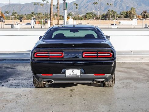 Used 2018 Dodge Challenger SXT image 8