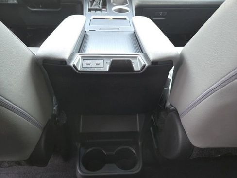 Used 2025 Toyota Sienna XLE image 24