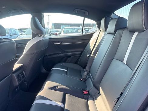 Used 2025 Toyota Camry SE FWD image 9