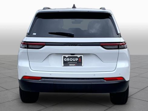 New 2026 Jeep Grand Cherokee Limited RWD image 4