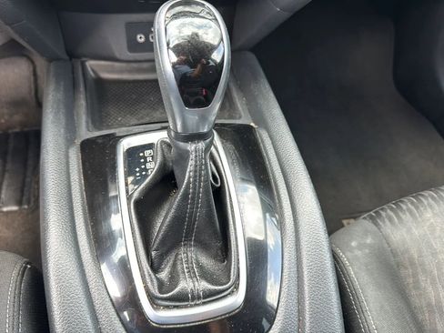 Used 2020 Nissan Rogue SV image 11