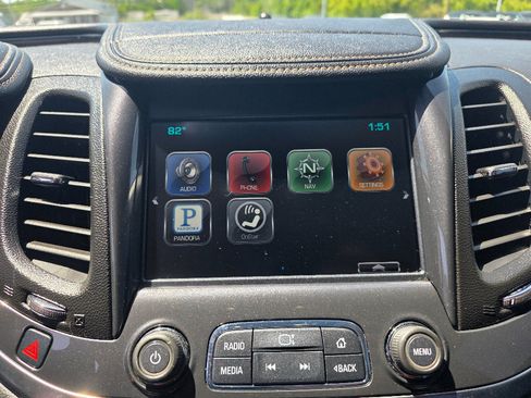 Used 2014 Chevrolet Impala LT w/ Convenience Package FWD image 19