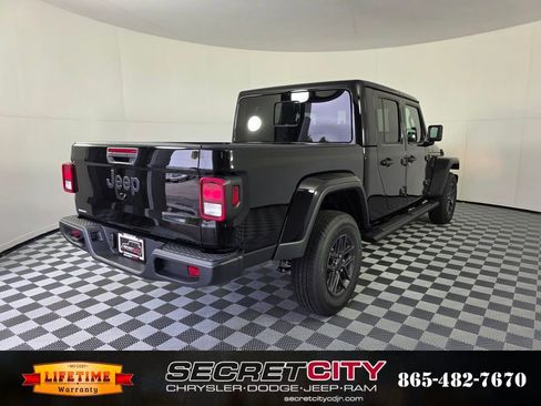 New 2025 Jeep Gladiator Sport image 7