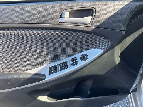 Used 2014 Hyundai Accent GS image 9