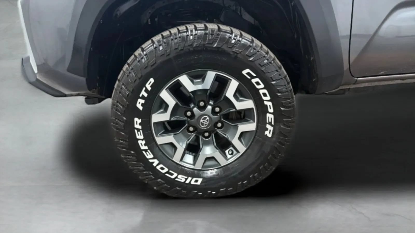 Used 2019 Toyota Tacoma TRD Off-Road w/ Technology Package AWD/4WD image 29