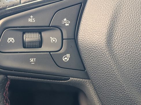 Used 2024 Chevrolet Trax RS w/ Sunroof Package image 33