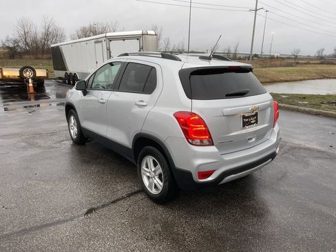Used 2022 Chevrolet Trax LT w/ LT Convenience Package image 5