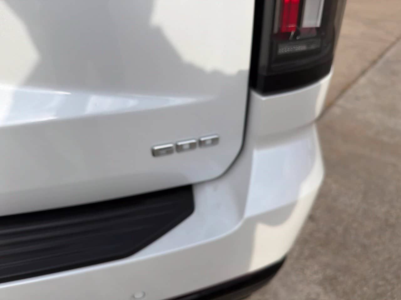 Used 2025 Cadillac Escalade Sport w/ LPO, Floor Liner Package AWD/4WD image 9