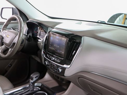 Used 2021 Chevrolet Traverse LT image 26