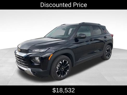 Used 2021 Chevrolet TrailBlazer LT w/ Sun and Liftgate Package FWD image 3