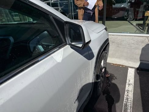 Used 2018 GMC Acadia SLT image 31