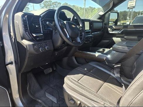 Used 2024 Chevrolet Silverado 3500 High Country w/ High Country Premium Package image 18