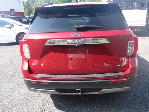 Used 2021 Ford Explorer XLT w/ Equipment Group 202A AWD/4WD image 4