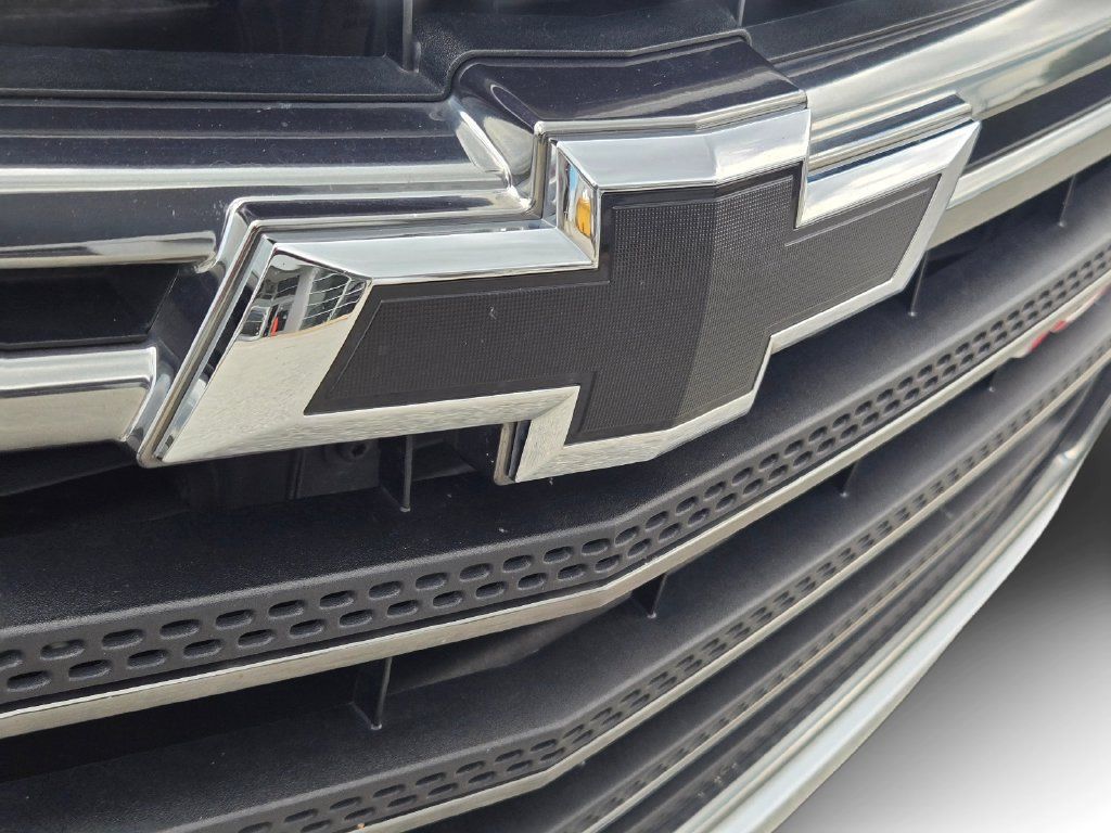 Used 2019 Chevrolet Traverse RS w/ LPO, 'HIT The Road' Package AWD/4WD image 5