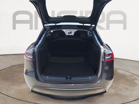 Used 2024 Tesla Model Y Long Range AWD/4WD image 11