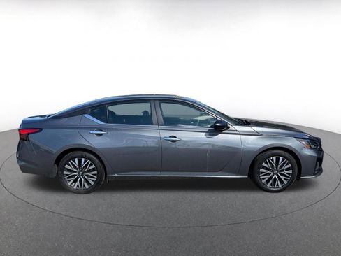 Used 2025 Nissan Altima 2.5 SV image 15