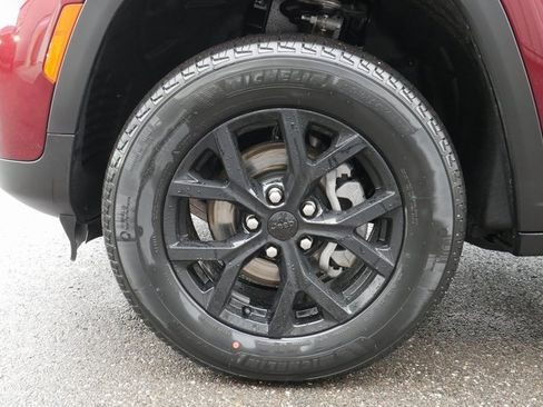 New 2025 Jeep Grand Cherokee Altitude image 11