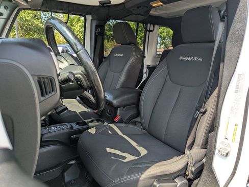 Used 2018 Jeep Wrangler Unlimited Sahara w/ Connectivity Group AWD/4WD image 22