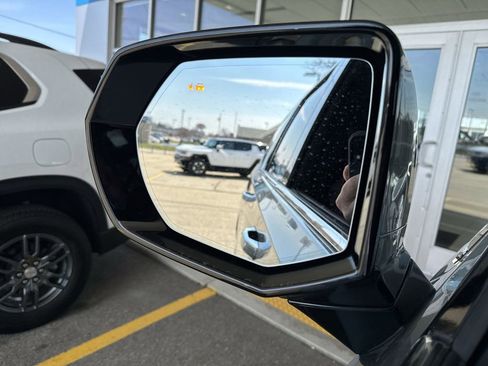 Certified 2024 Chevrolet Suburban High Country w/ Advanced Technology Package image 9