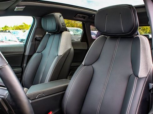 Used 2025 Cadillac Optiq Luxury 1 image 33