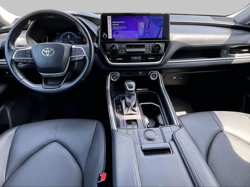 Used 2025 Toyota Grand Highlander AWD image 15