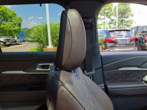 Certified 2025 Ford Explorer Platinum w/ LUX Leather Package AWD/4WD image 12