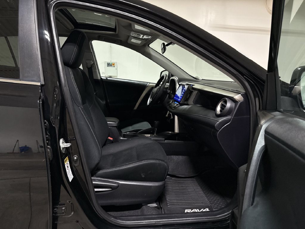 Used 2014 Toyota RAV4 XLE AWD/4WD image 22