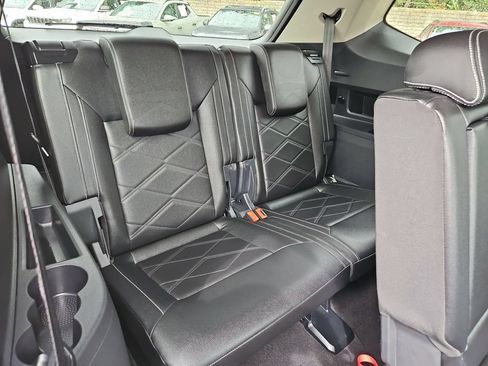 Used 2025 Volkswagen Atlas SE AWD/4WD image 30