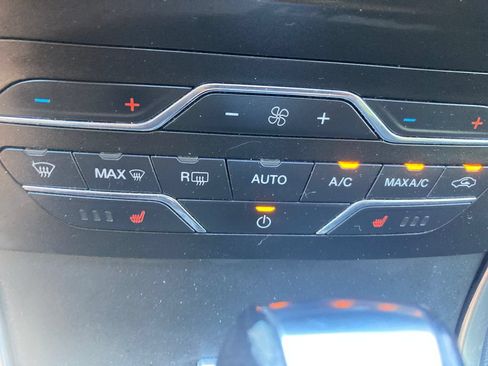 Used 2018 Ford Edge SEL w/ Equipment Group 201A AWD/4WD image 45
