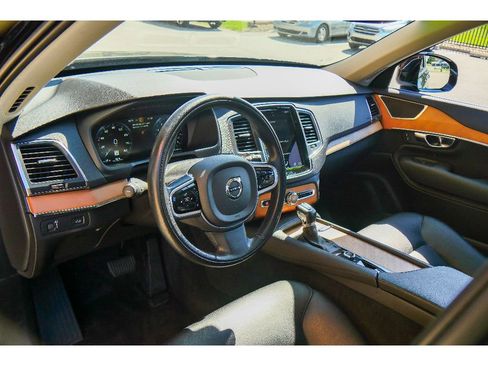 Used 2022 Volvo XC90 T6 Momentum w/ Climate Package AWD/4WD image 12