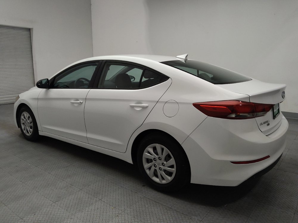 Used 2017 Hyundai Elantra SE FWD image 3