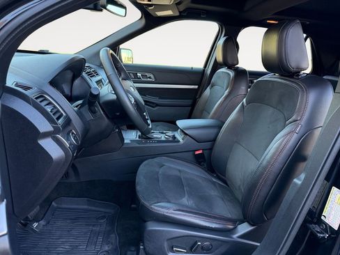 Used 2018 Ford Explorer XLT w/ Equipment Group 202A AWD/4WD image 14