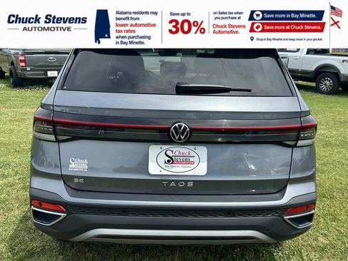 Used 2025 Volkswagen Taos SE FWD image 4