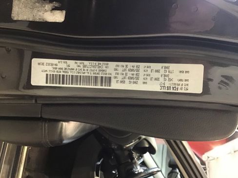 Used 2018 Dodge Durango GT image 35