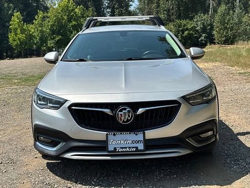 Used 2018 Buick Regal Preferred w/ Sights and Sounds Package AWD/4WD image 3