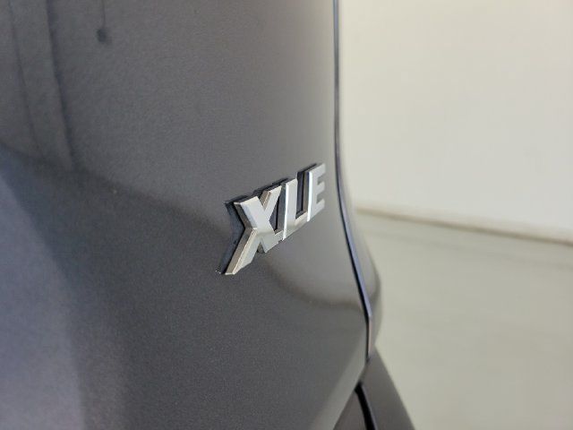 Used 2019 Toyota RAV4 XLE FWD image 8