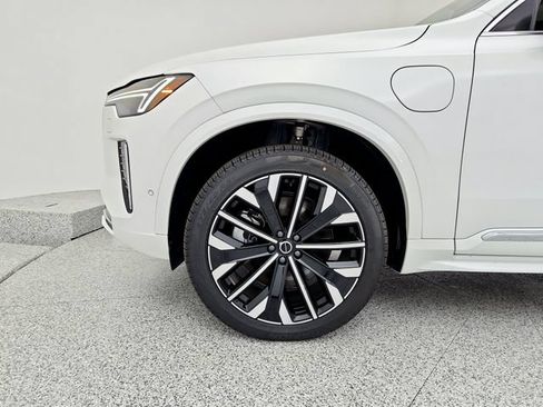New 2025 Volvo XC90 T8 Plus w/ Protection Package Premier AWD/4WD image 25