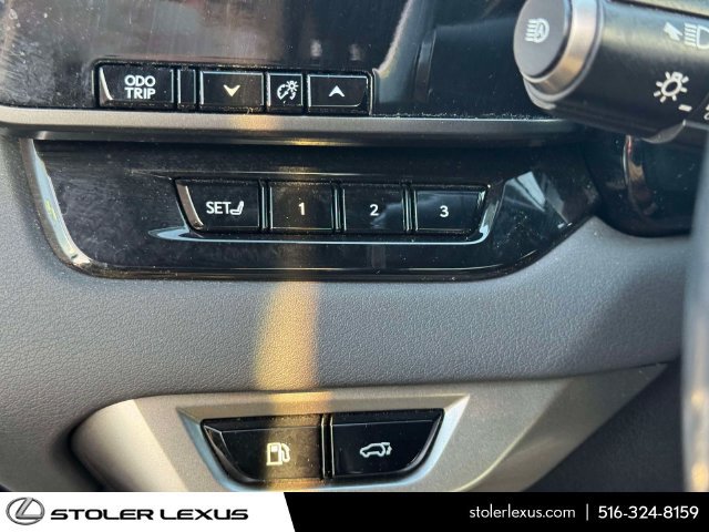 Used 2023 Lexus RX 350 Premium w/ Accessory Package AWD/4WD image 25
