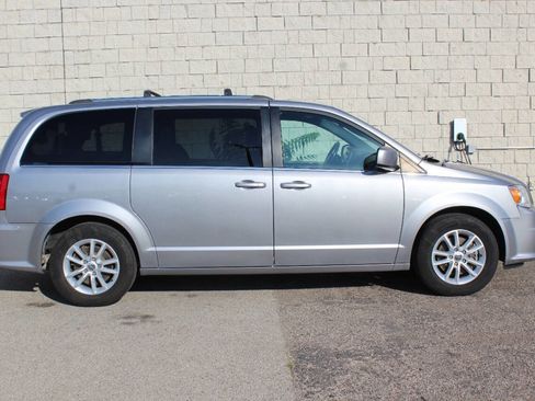 Used 2018 Dodge Grand Caravan SXT image 6