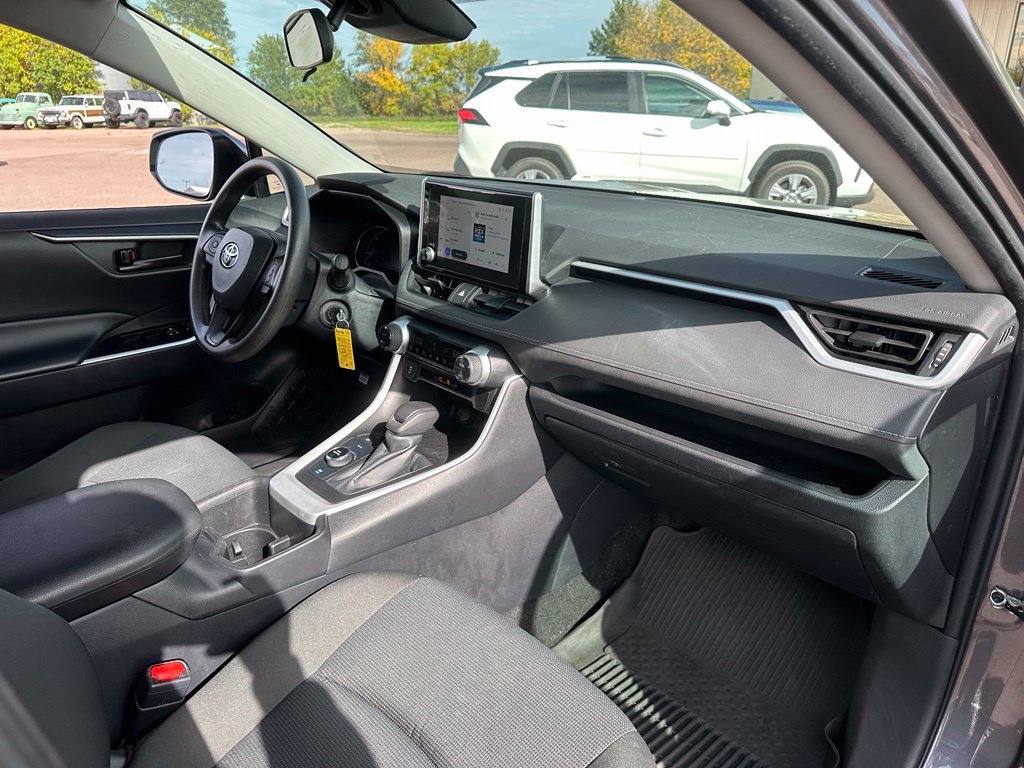 Used 2024 Toyota RAV4 LE AWD/4WD image 30